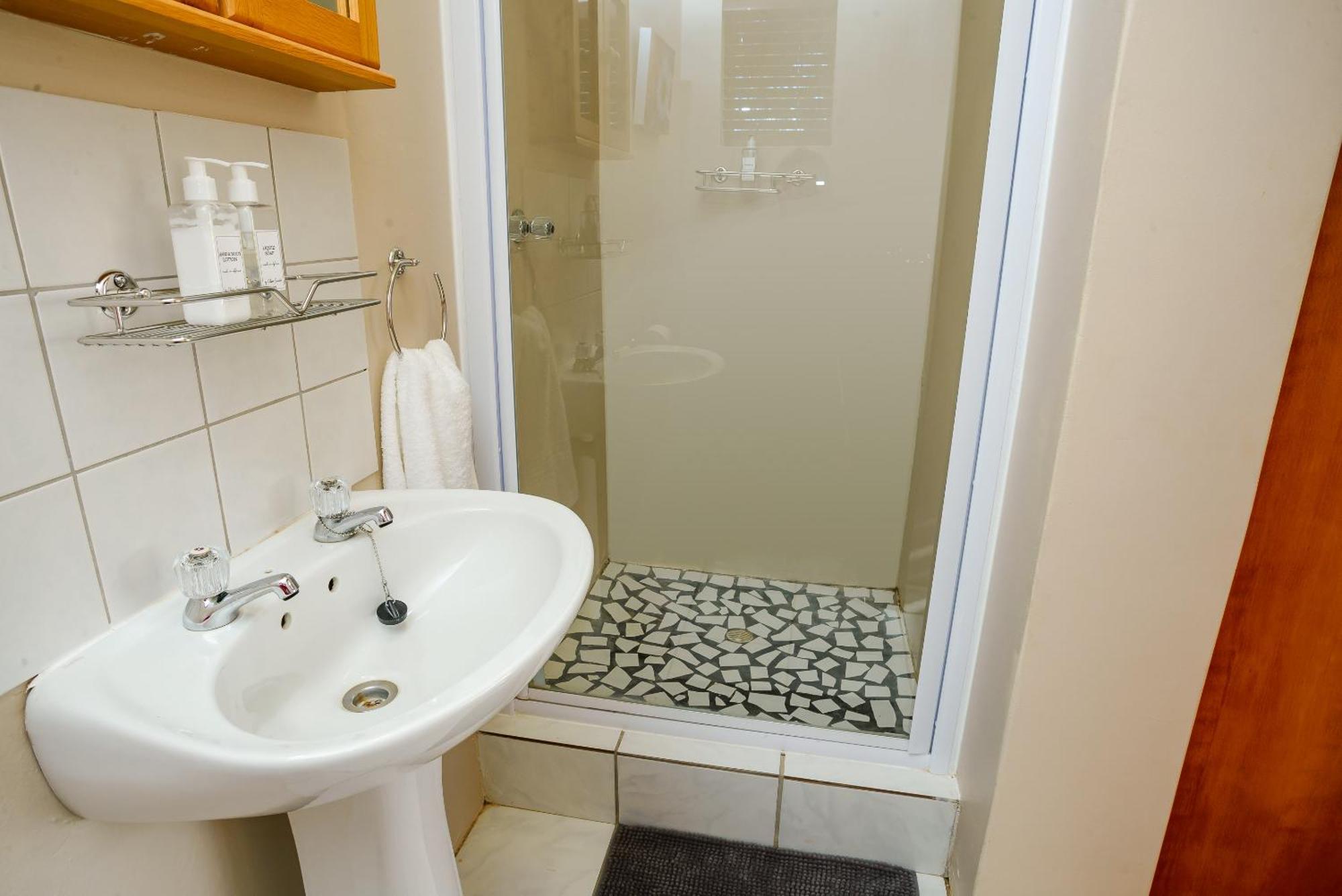 Oorvloed Guesthouse Swellendam Buitenkant foto